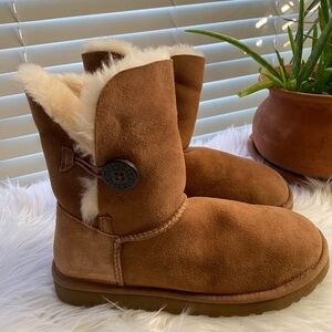 UGG Classic Short Chestnut Boots | Suede Shearling | Size 8
